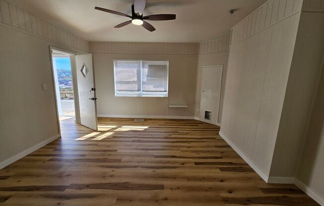 Newly updated 2 bedroom 1 bath apartment for rent !