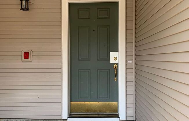 Gated 2 beds 2.5 baths townhome in Ashburn Renton