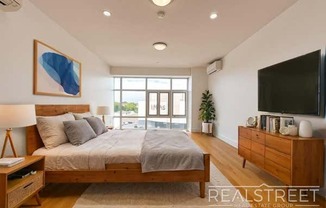 Studio, 1 bath, $2,600, Unit 403