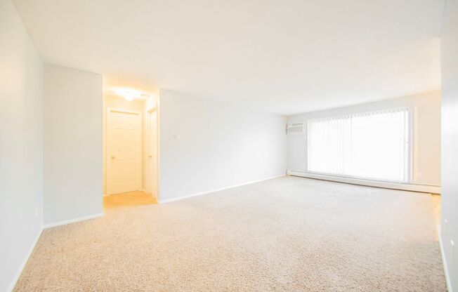 1 bed, 1 bath, 700 sqft, $1,160, Unit 143