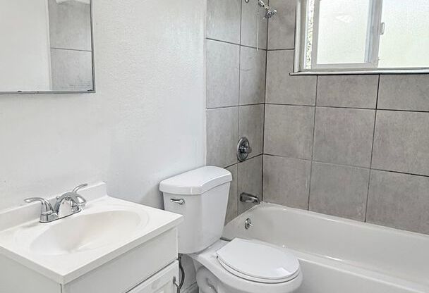 1 bed, 1 bath, $2,225, Unit 548 105th Ave. Unit #08