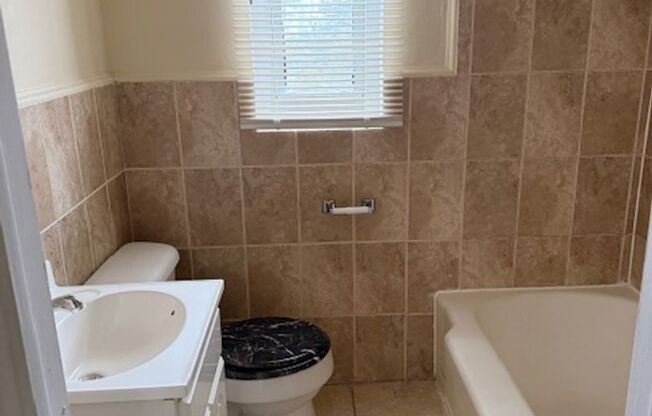 1 bed, 1 bath, $995, Unit 0027BTH