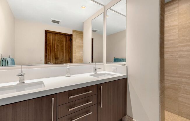 3 beds, 3 baths, $14,000, Unit # 1300