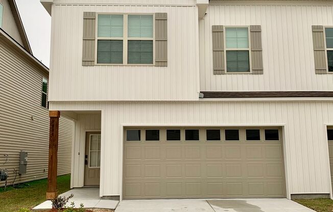 3BD/2.5BA Townhome in Cottages at University Villas - Available late January