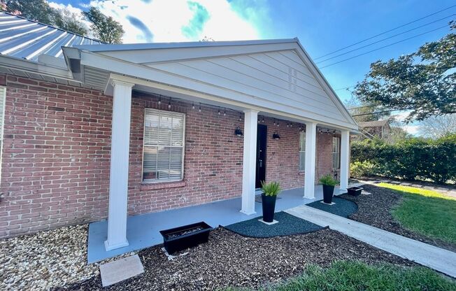 3 bedroom 2 bathroom home in Seminole Heights!