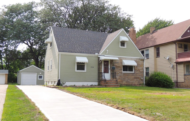 4 Bed - 1 Full Bath Cape Cod for Rent!