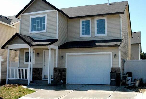 Well-Maintained 3-Bedroom Home with Loft & Fenced Backyard