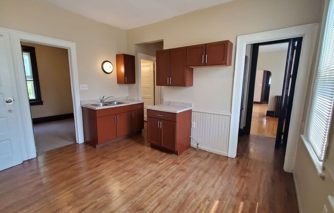823-825 S 11th