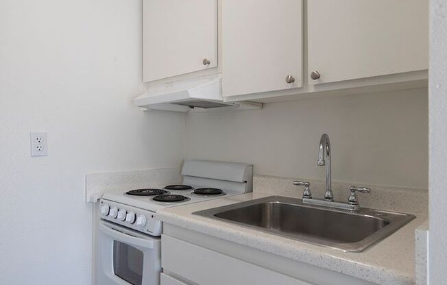 Studio, 1 bath, 410 sqft, $1,795, Unit 048