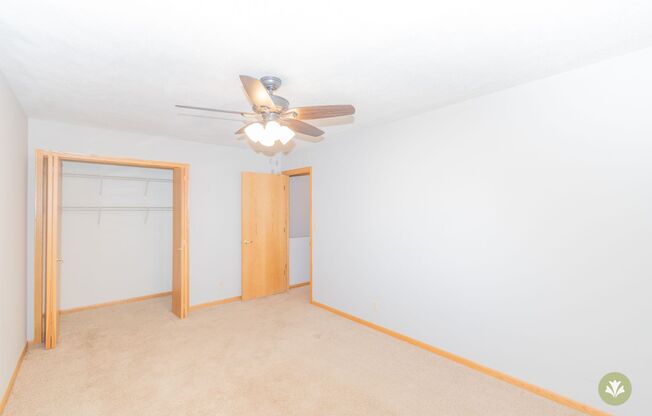 2 beds, 2.5 baths, 1,307 sqft, $1,870, Unit R-89