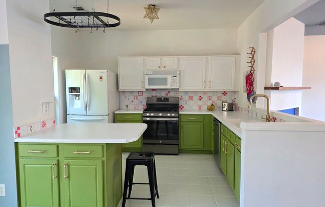 Rare 3 bed 2.5 bath Townhome located in Kennesaw