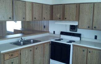 2 beds, 1 bath, $800, Unit #9