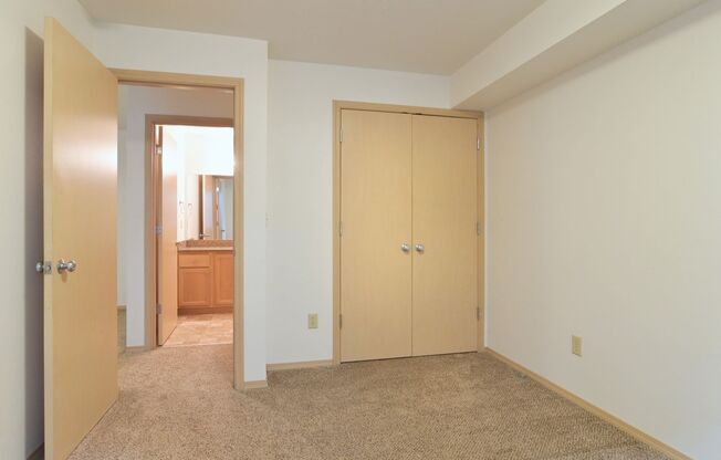 2 beds, 1 bath, $1,600, Unit 7