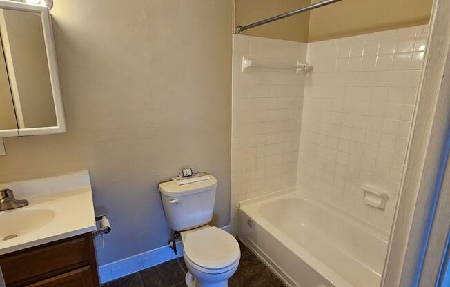 1 bed, 1 bath, 725 sqft, $1,325, Unit H09