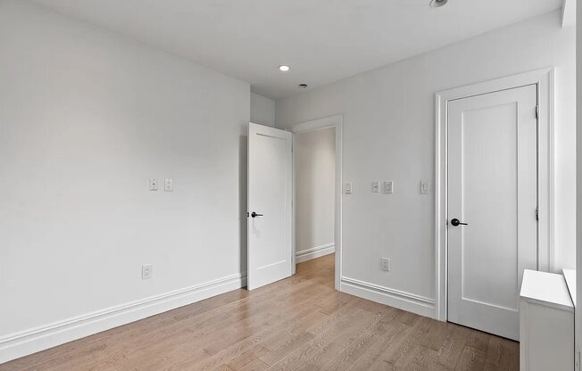 152 THOMPSON ST