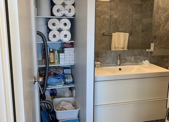 2 beds, 1 bath, 975 sqft, $3,950, Unit 506