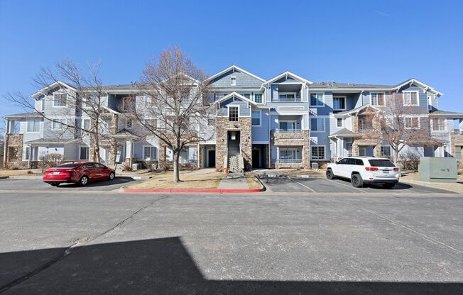 Beautiful 2 Bed 2 Bath Condo near Parkfield Lake Park!