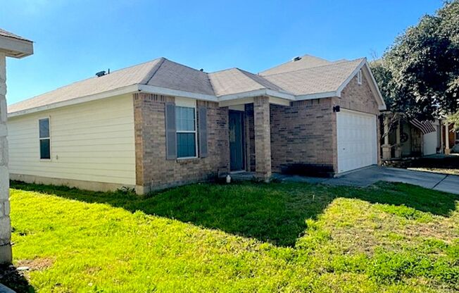 Nice Open  1 story 3 bedroom 2 bath in west San Antonio in Silver Oaks (Near Culebra & Alamo Parkway))