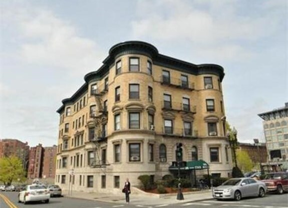 1091 Boylston St