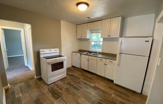 3 beds, 1 bath, $985