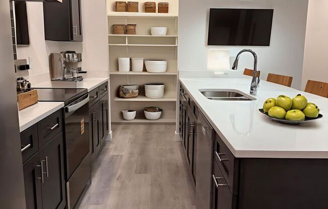 1 bed, 1 bath, 746 sqft, $1,350, Unit 123 Boneset Ave. Apt 5