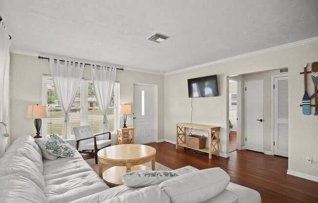 1121 SUNNYDALE DR