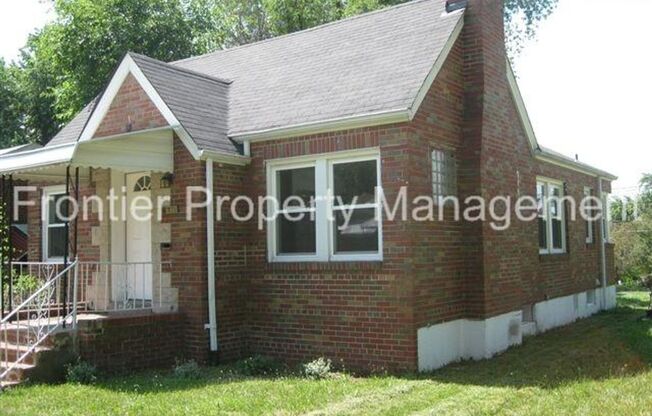 Available Now! Spacious Two Bedroom Home w/ Bonus Sunroom