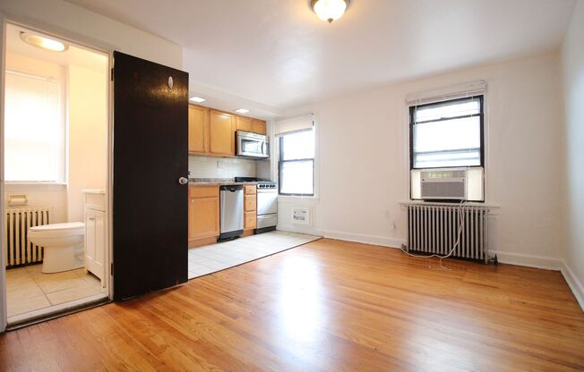 1 bed, 1 bath, $1,420, Unit #C305
