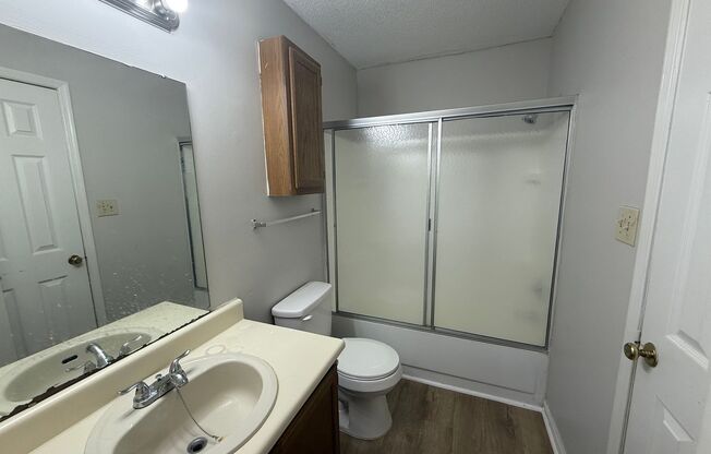 2 beds, 2 baths, $1,150, Unit H-4