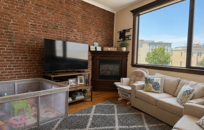 410 E 3 ST