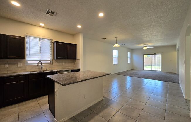 5328 Camino del Griego