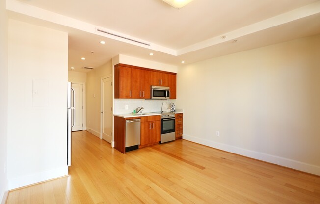 Studio, 1 bath, $2,000, Unit 422