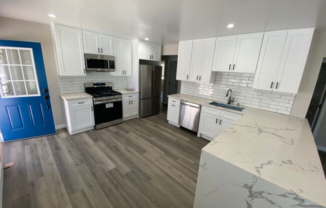 Renovated! 4BD/2BA on La Dorna
