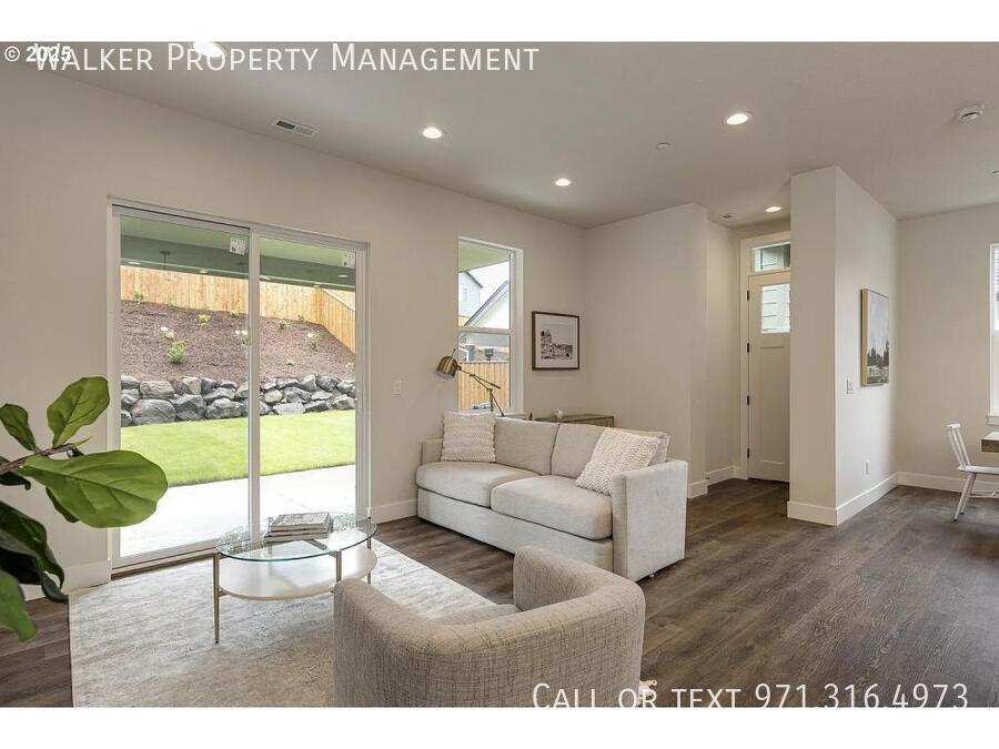 1008 E RORK CT