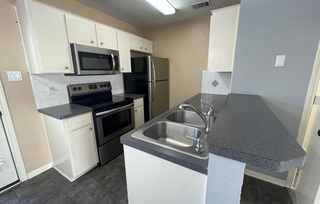 2 beds, 1.5 baths, 930 sqft, $1,000, Unit Unit C