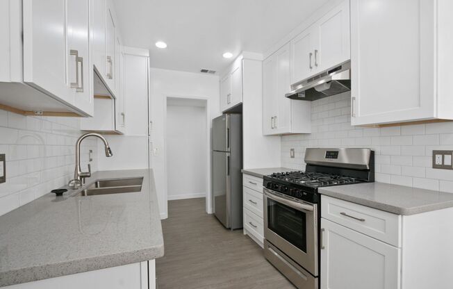 828 18th St in Santa Monica - steps to Montana Ave!