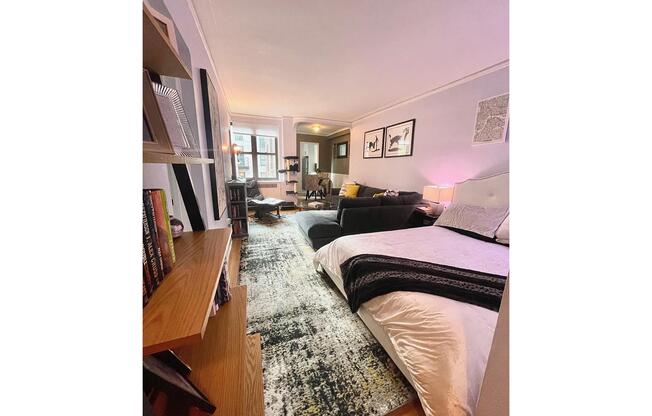 222 E 35 ST