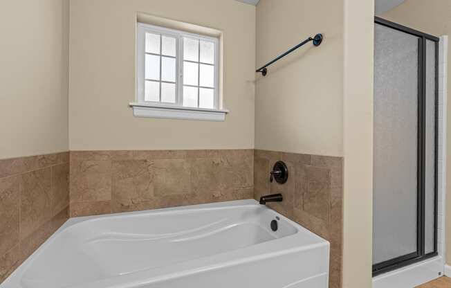 Little Tuscany Apartments & Townhomes - Bathroom
