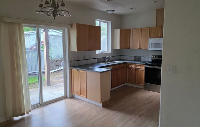 2 beds, 2 baths, $1,875, Unit Unit E25