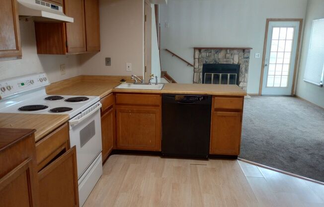 2 beds, 1 bath, $1,275, Unit # 11