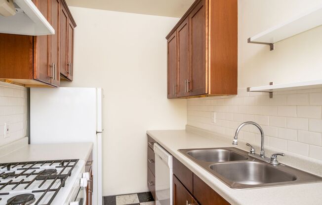 1 bed, 1 bath, 693 sqft, $1,325, Unit 15-107