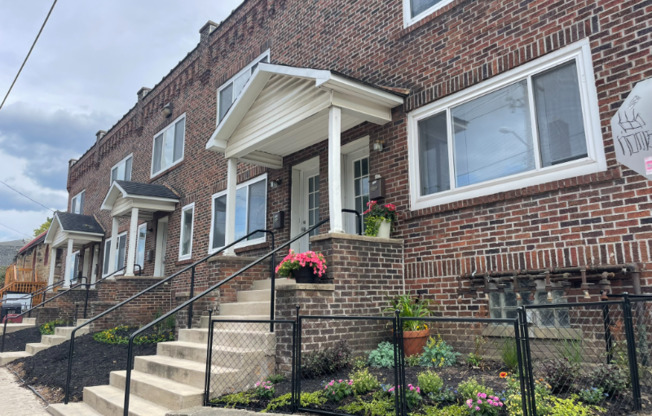 113 E 9 AVE