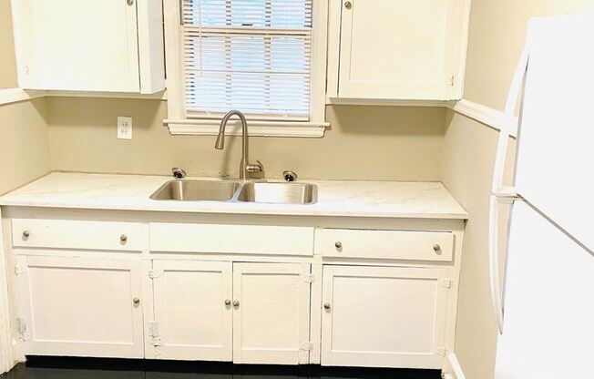1532 Winona Ave Apt E