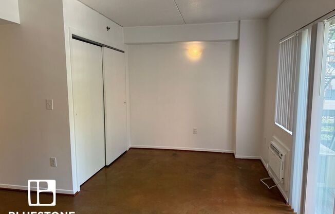 Studio, 1 bath, 400 sqft, $1,050, Unit 305