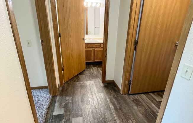 2 beds, 1 bath, 946 sqft, $725, Unit 8