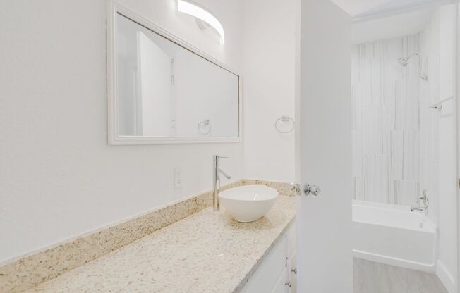 1 bed, 1 bath, 694 sqft, $1,000, Unit 126