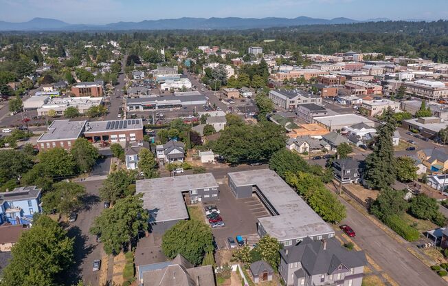 208 5 AVE SE