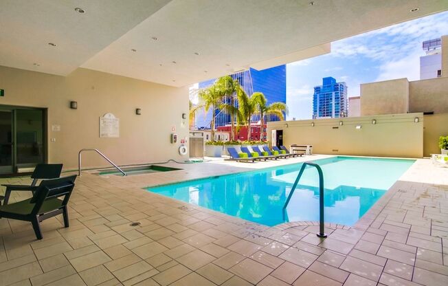 Fabulous Gaslamp Condo (Alta) with Resort-Style Amenities