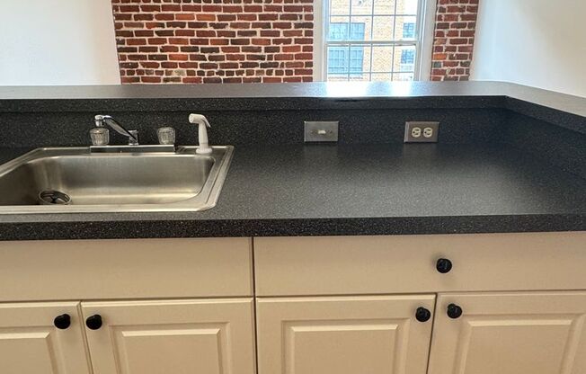1 bed, 1 bath, 511 sqft, $1,300, Unit APT 406