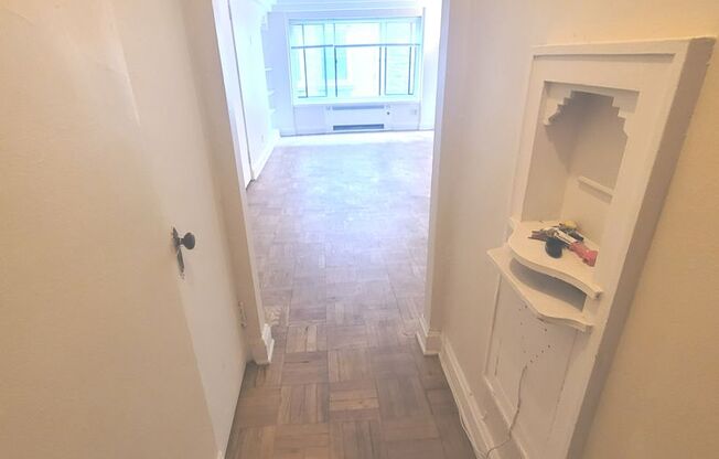 1 bed, 1 bath, $1,075, Unit 307